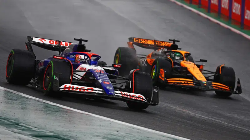 F1. Liam Lawson contro McLaren: "Suonare l'inno inglese al posto di quello neozelandese &egrave; una st*****ta"