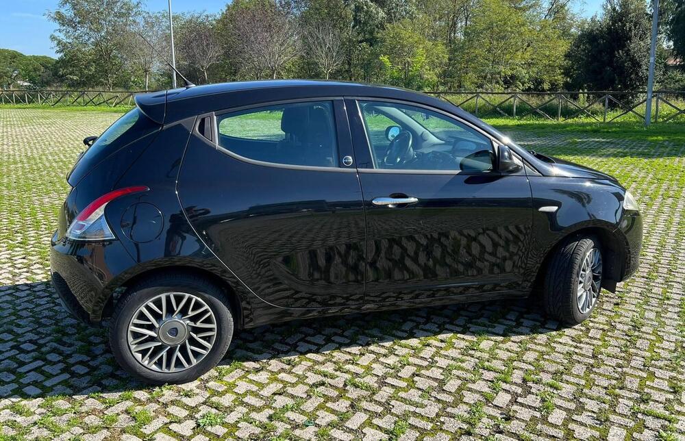 Lancia Ypsilon usata a Latina (3)