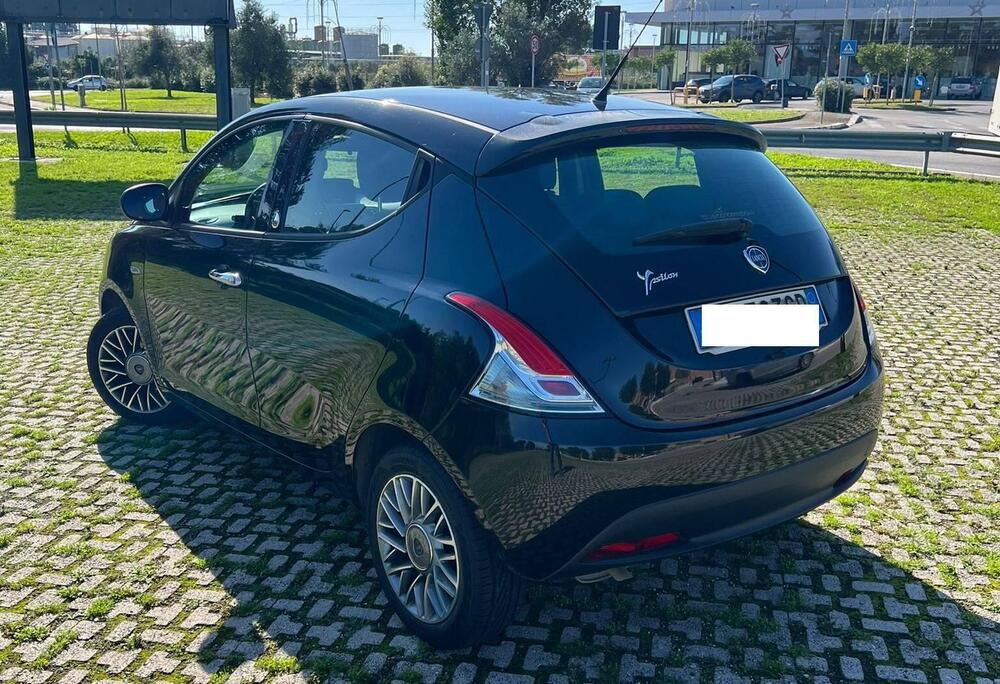 Lancia Ypsilon usata a Latina (4)