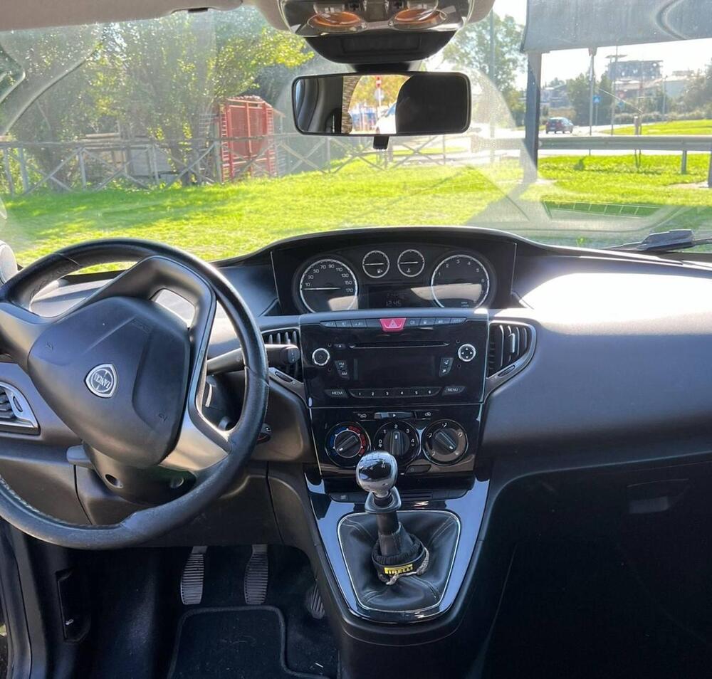 Lancia Ypsilon usata a Latina (6)