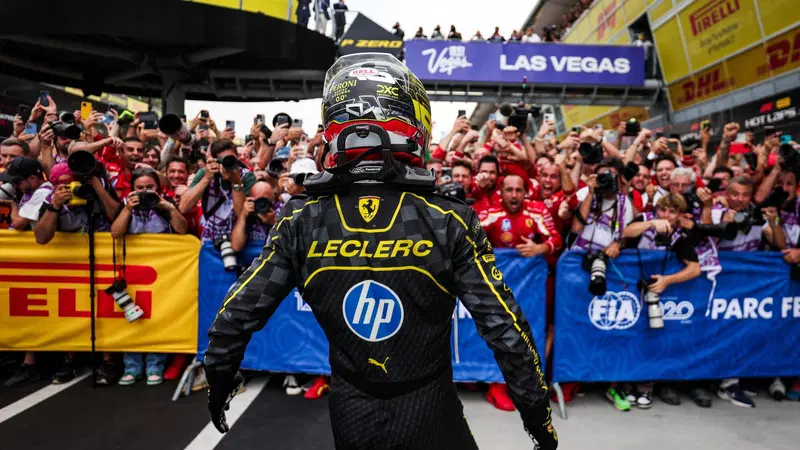 F1. Leclerc crede in un futuro mondiale: "Ho rinnovato con Ferrari per questo" e sull'arrivo di Hamilton dice che...