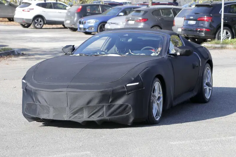 Ferrari si prepara al futuro con l'erede della Roma [Foto Spia]