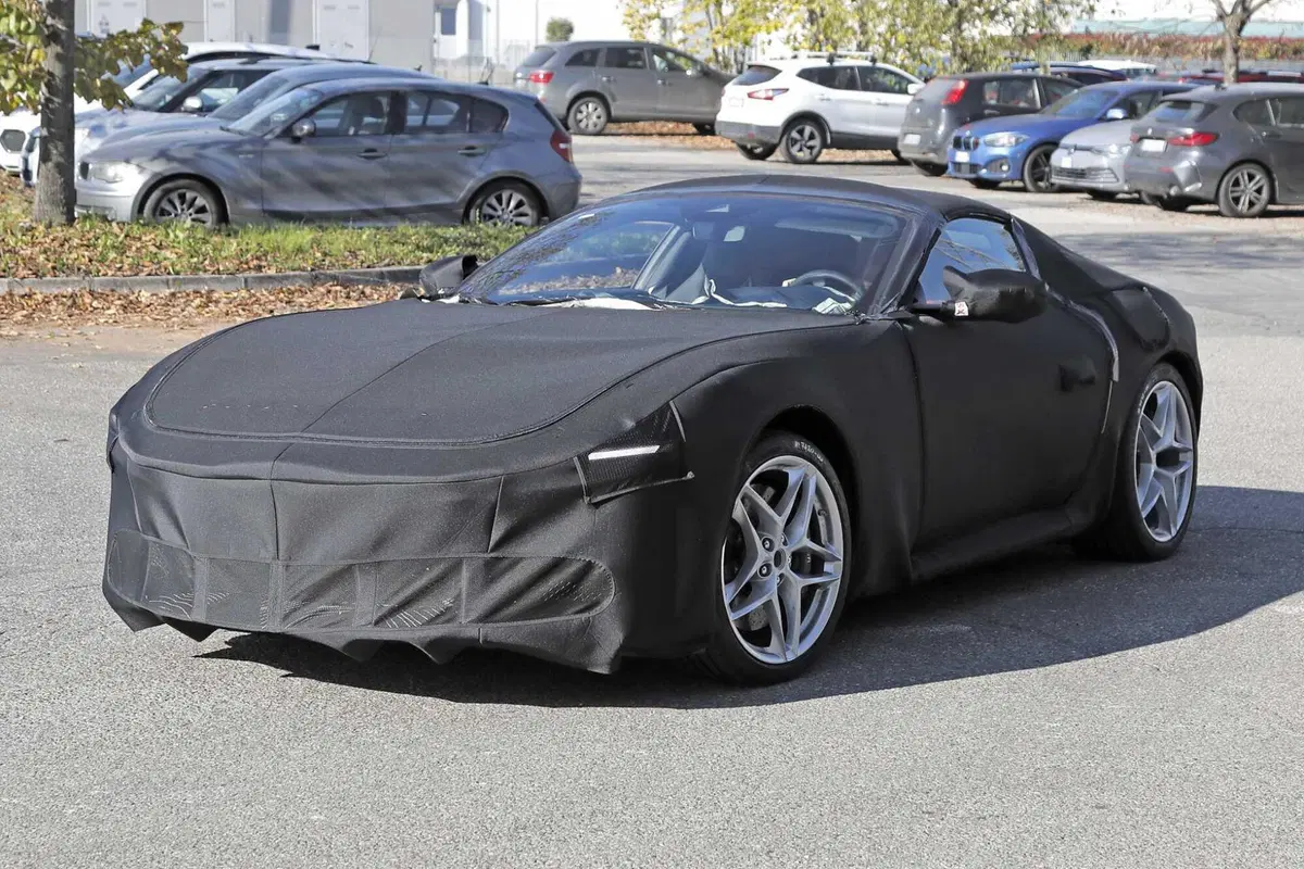 Ferrari si prepara al futuro con l'erede della Roma [Foto Spia] (3)