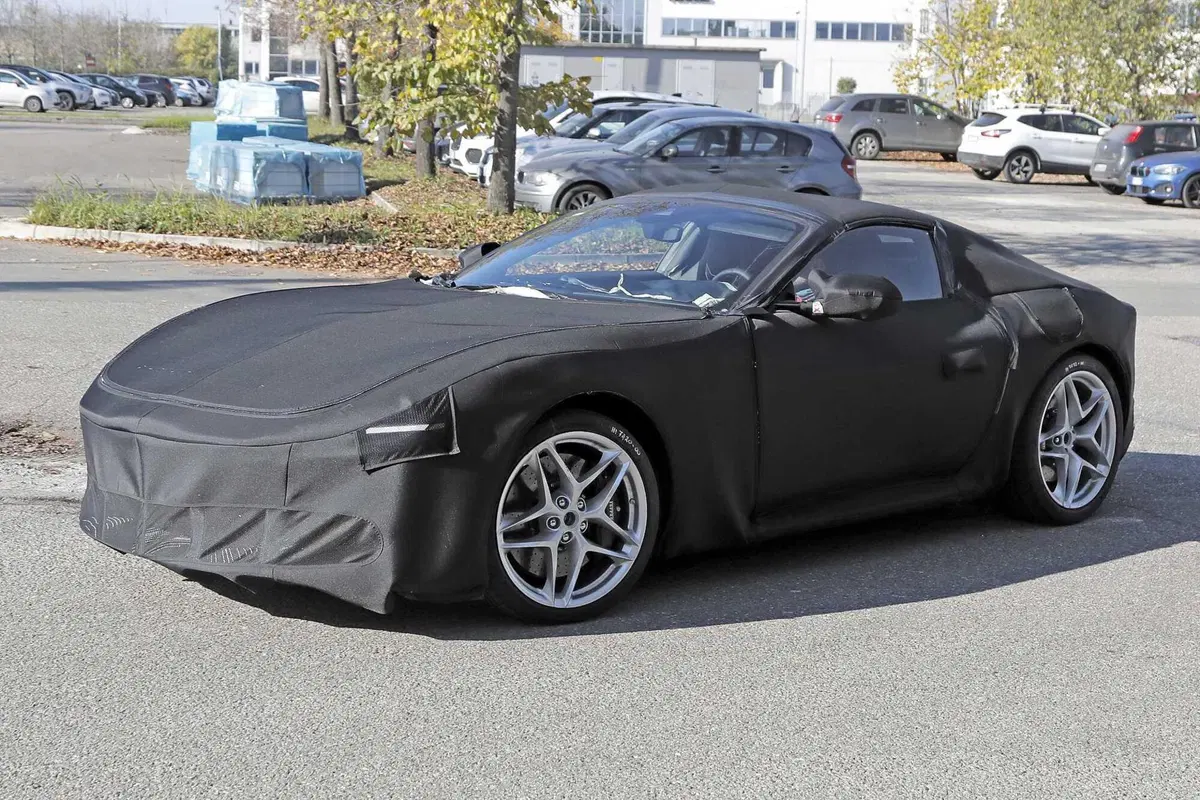 Ferrari si prepara al futuro con l'erede della Roma [Foto Spia] (5)