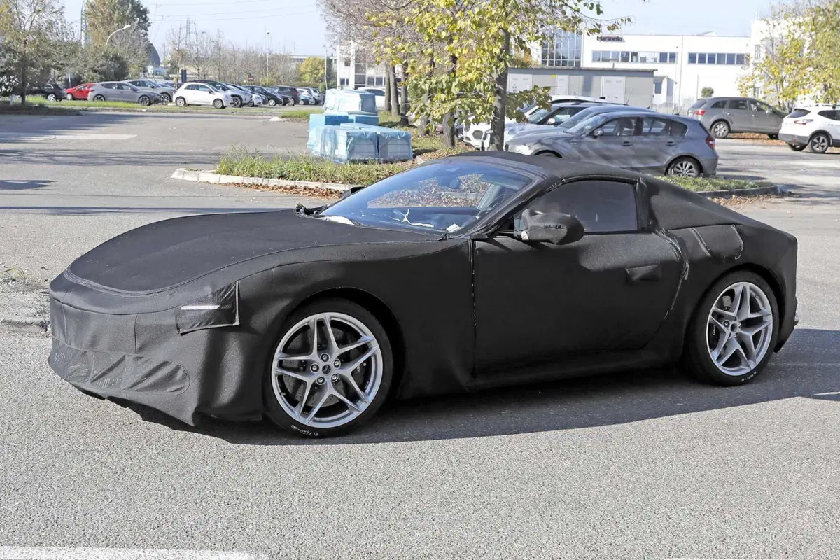 Ferrari si prepara al futuro con l'erede della Roma [Foto Spia] (6)