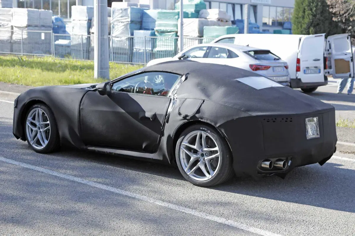 Ferrari si prepara al futuro con l'erede della Roma [Foto Spia] (10)