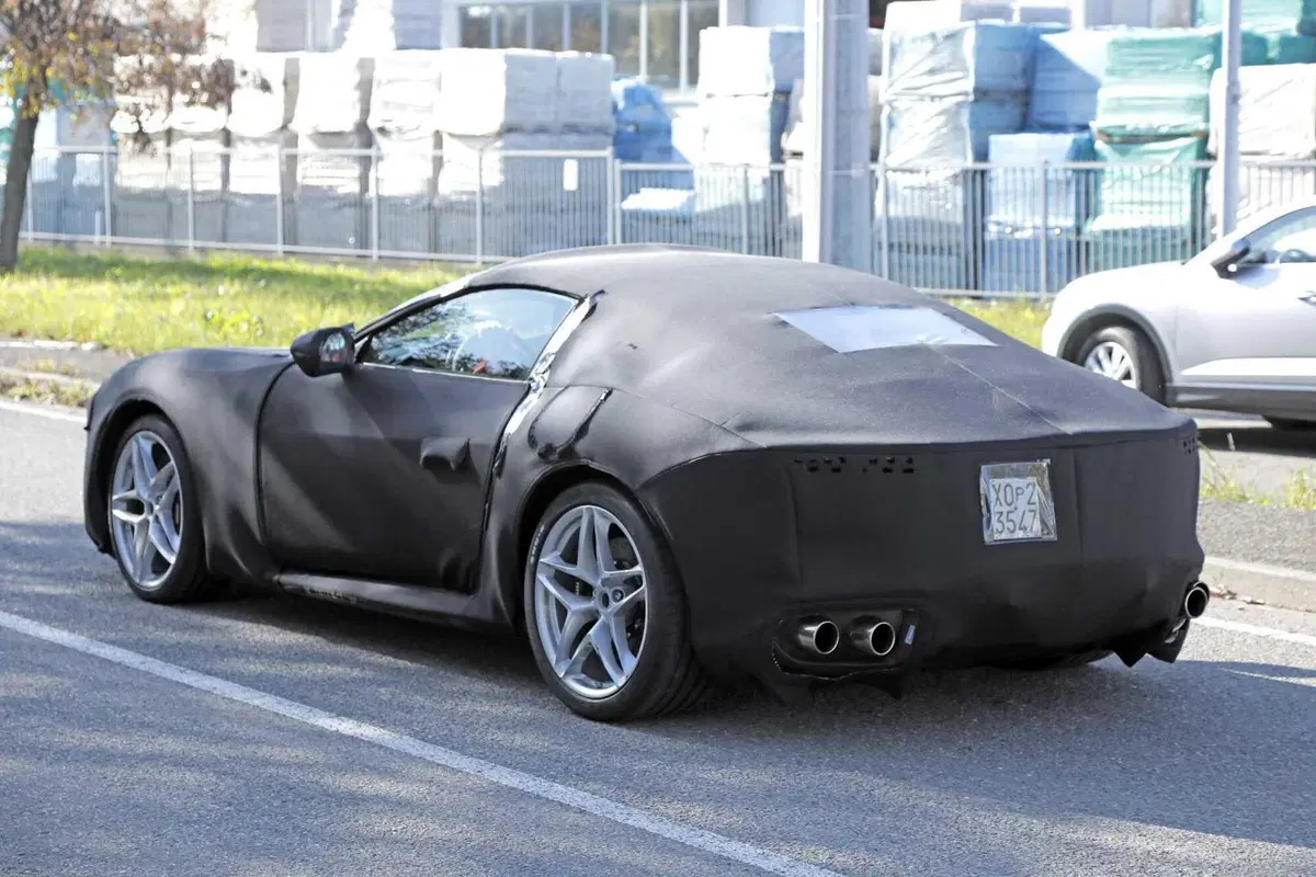 Ferrari si prepara al futuro con l'erede della Roma [Foto Spia] (11)