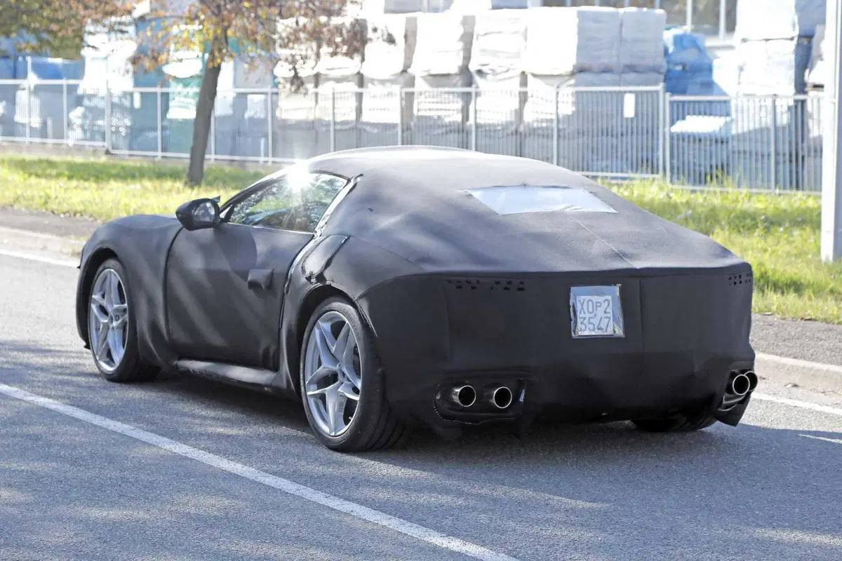 Ferrari si prepara al futuro con l'erede della Roma [Foto Spia] (12)