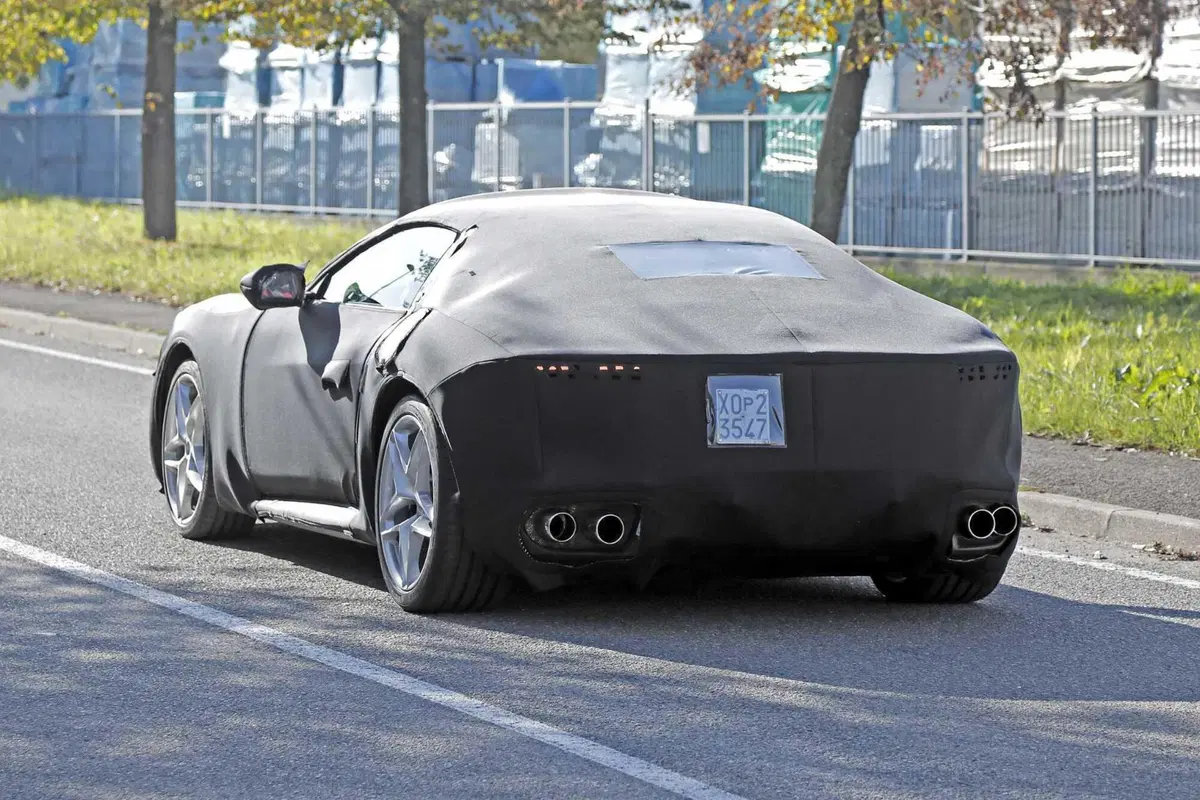Ferrari si prepara al futuro con l'erede della Roma [Foto Spia] (14)