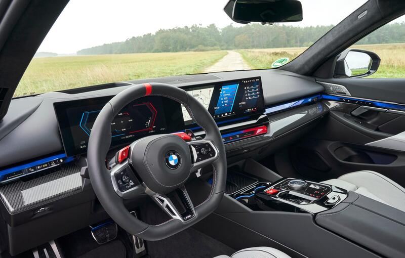 Il posto guida della nuova BMW M5 2024