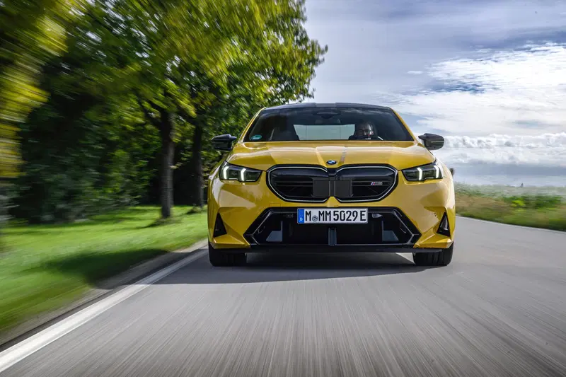 Il prezzo della nuova BMW M5 2024 parete da 150.000 euro