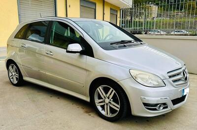 Mercedes-Benz Classe B 180 CDI BlueEFFICIENCY Premium del 2011 usata a Salerno