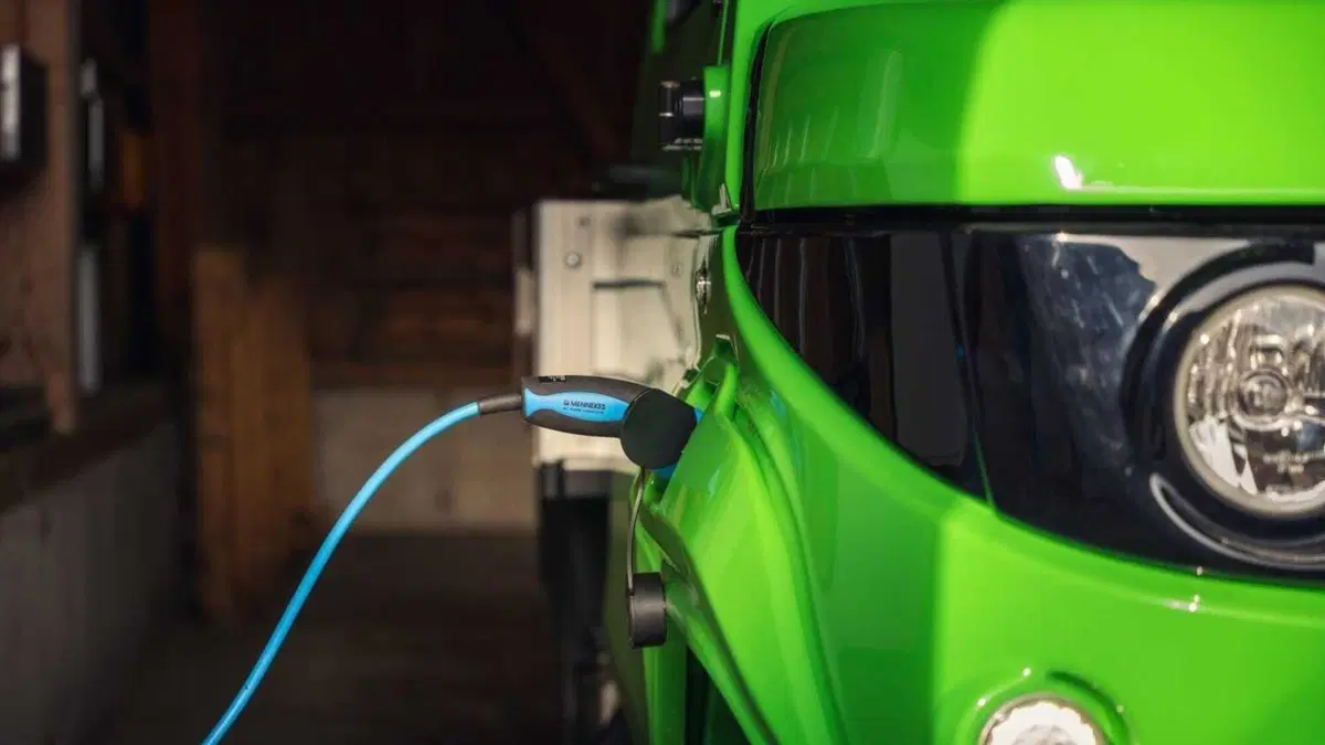 Evum Motors aCar Cabinato (12)
