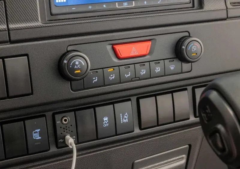 Isuzu N (20)