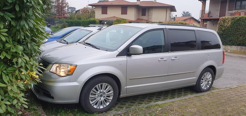 Lancia Voyager usata a Brescia (2)