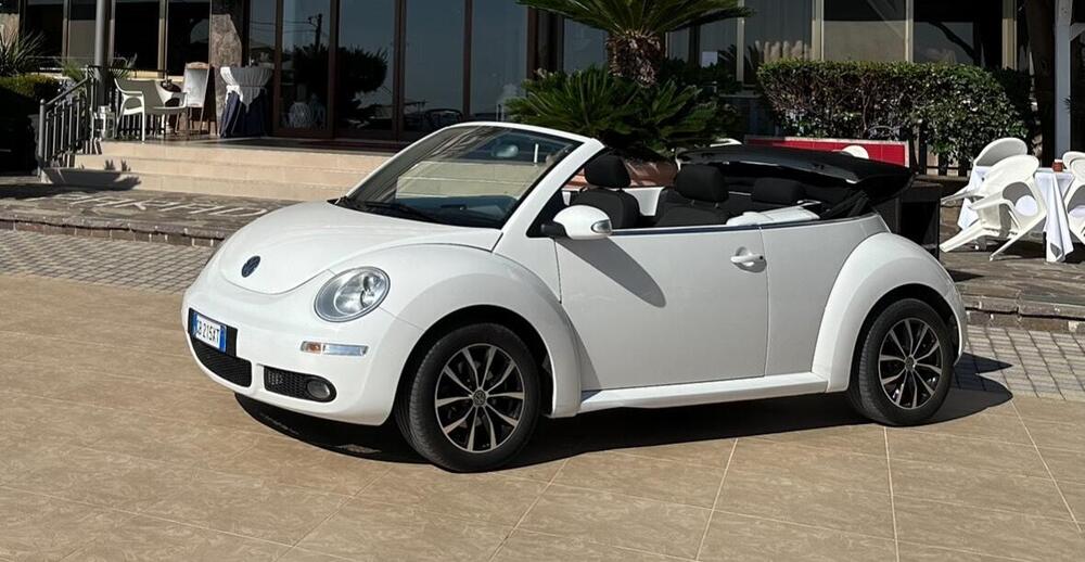 Volkswagen New Beetle Cabrio usata a Salerno