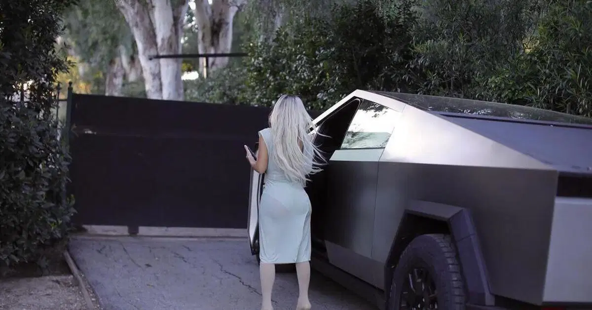 Il Tesla Cybercab e l'incontro ravvicinato con Kim Kardashian