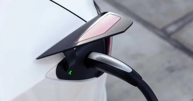 Tesla, arriva la V4: un razzo per la ricarica a 500 kW