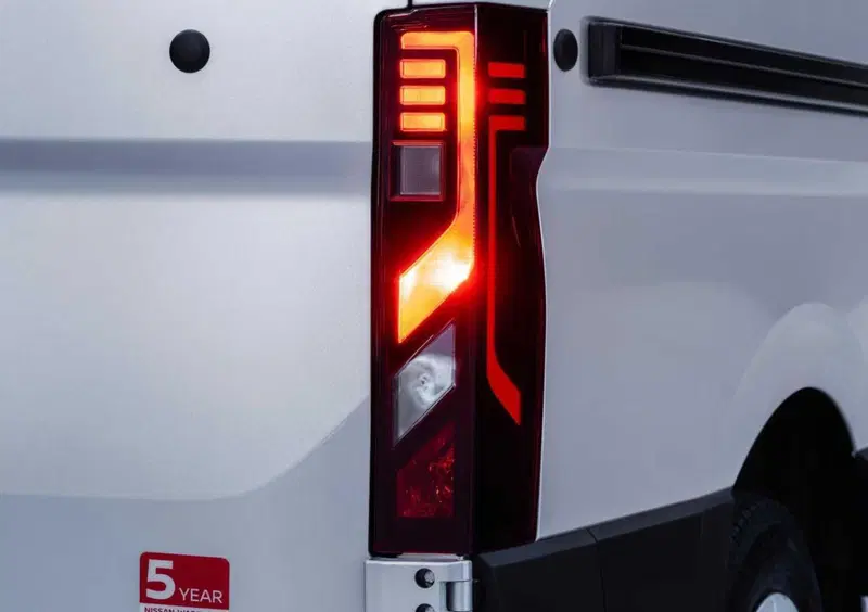 Nissan Interstar Furgone (24)