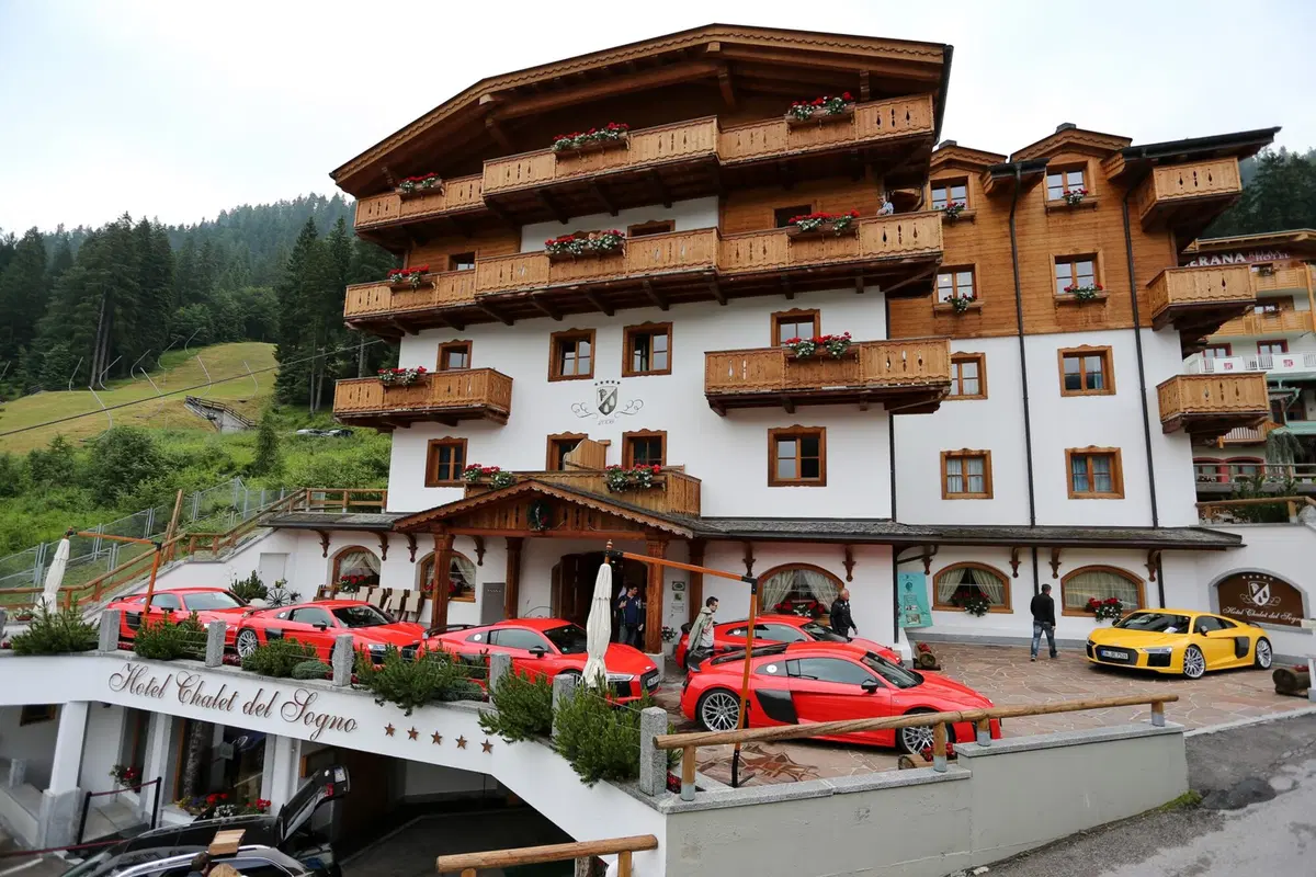 Audi R8 V10 plus Coupé: regina estiva delle alpi