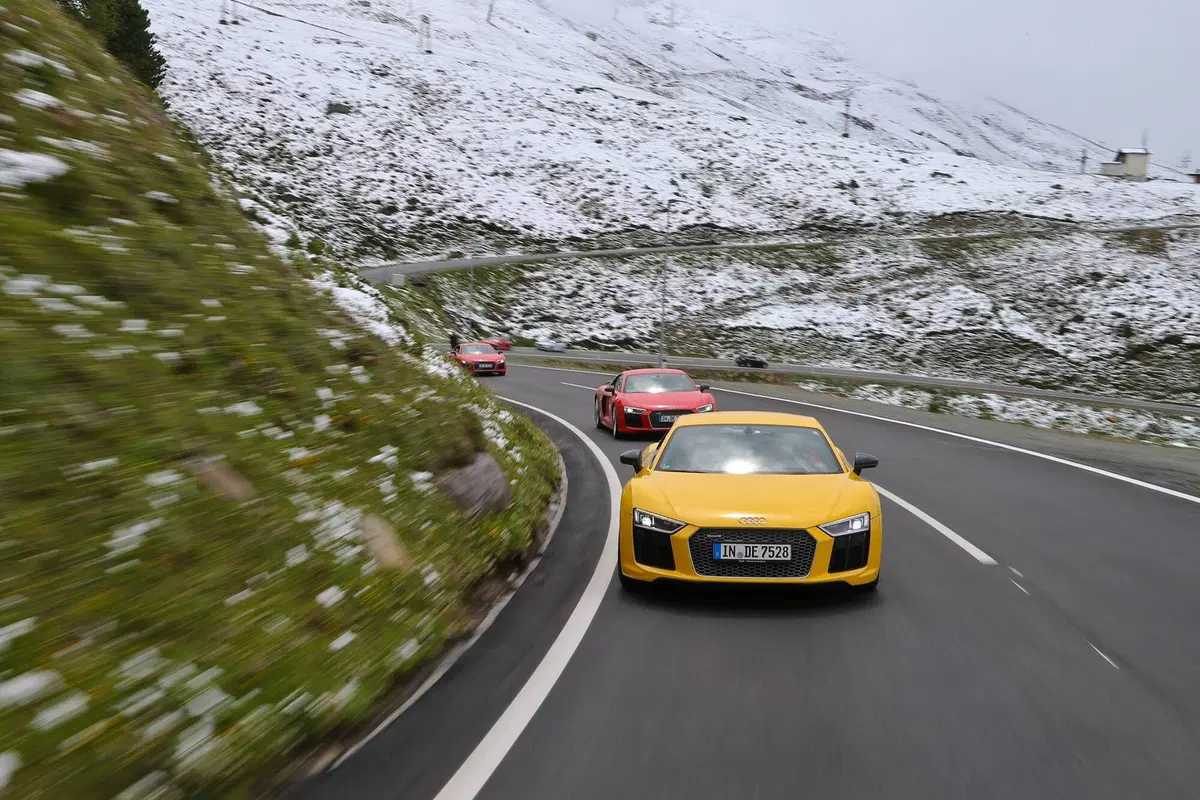 Audi R8 V10 plus Coupé: regina estiva delle alpi