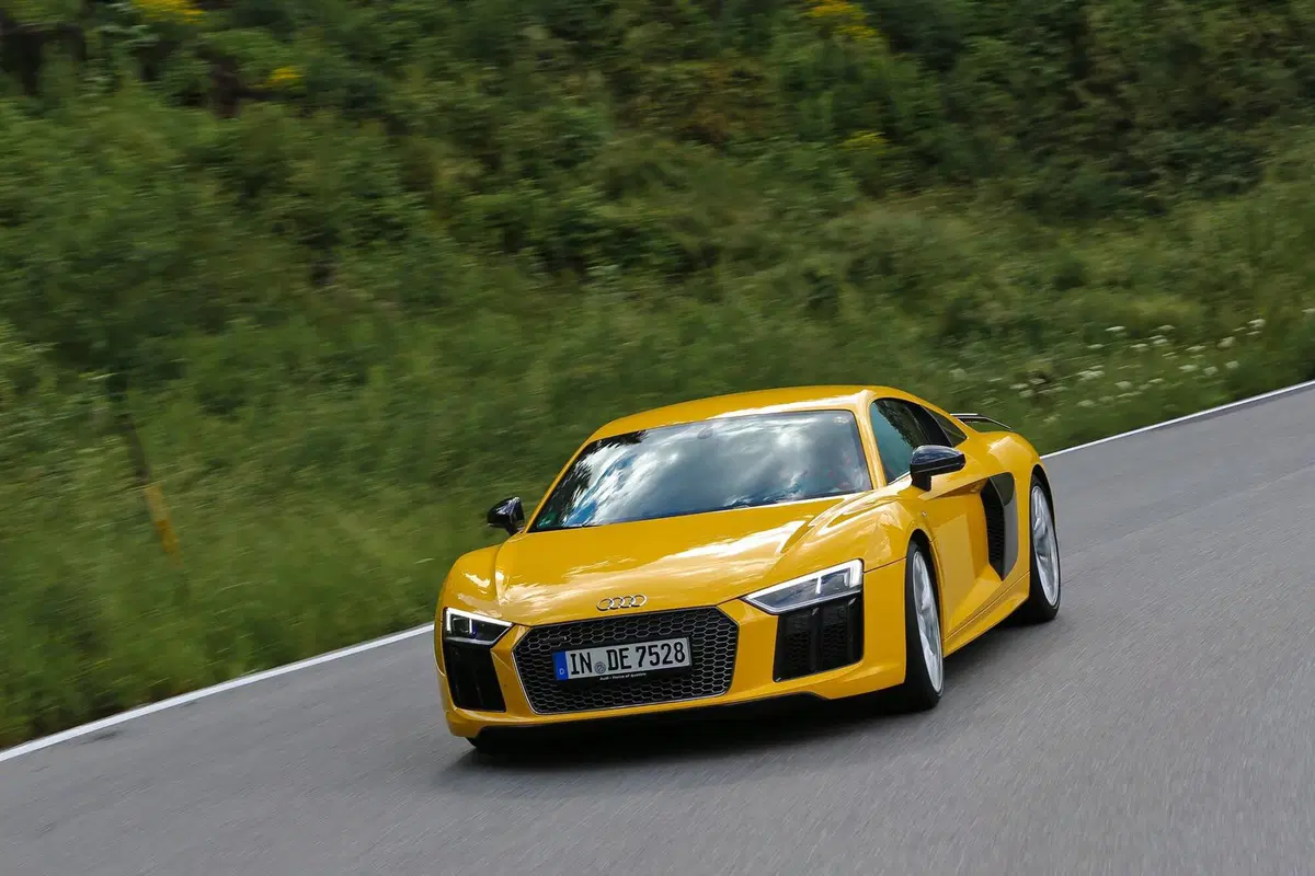 Audi R8 V10 plus Coupé: regina estiva delle alpi (7)
