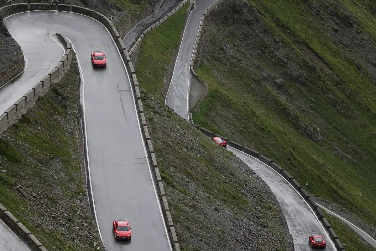 Audi R8 V10 plus Coupé: regina estiva delle alpi (8)
