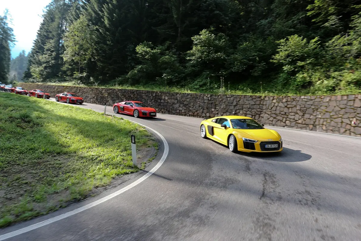 Audi R8 V10 plus Coupé: regina estiva delle alpi (15)