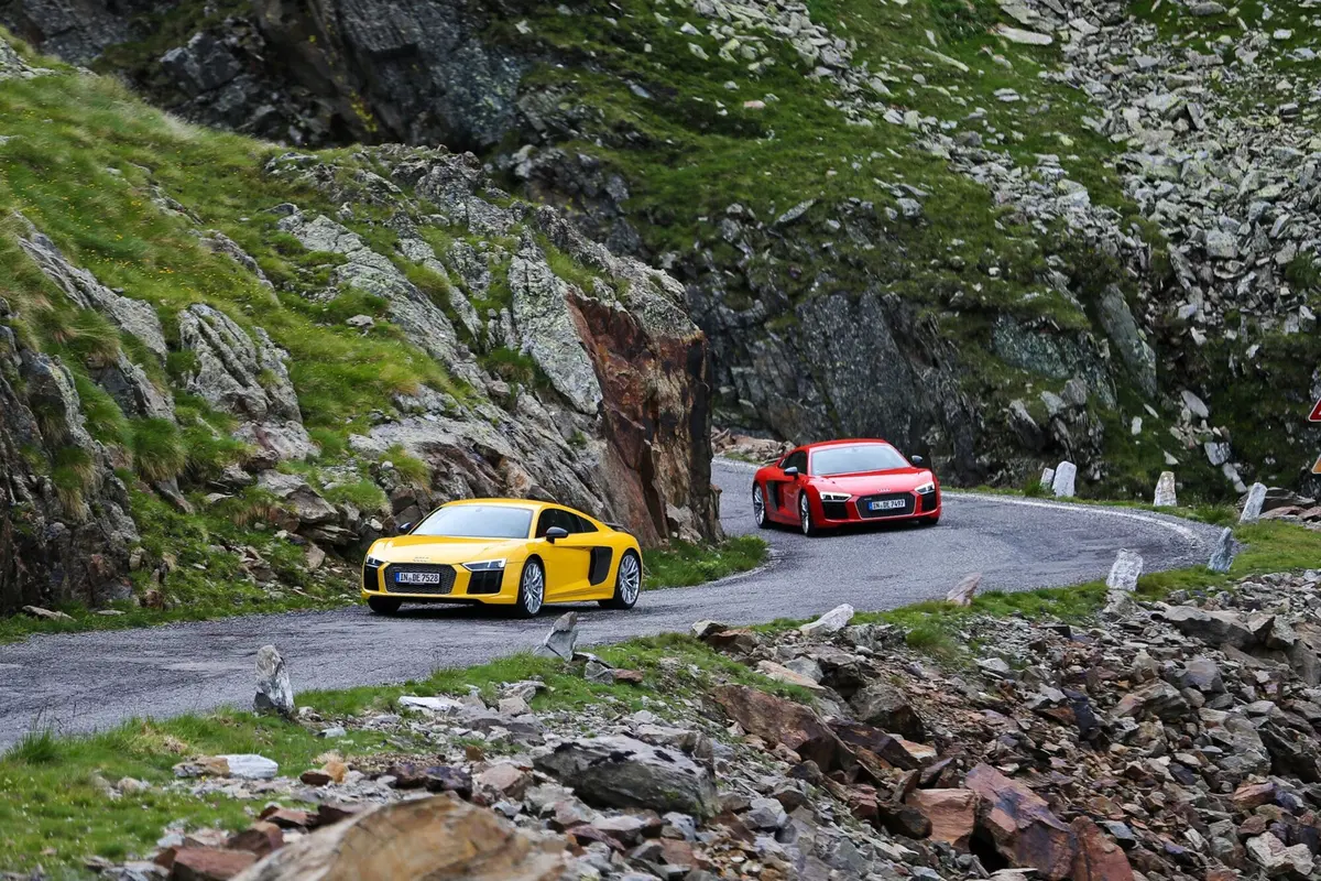 Audi R8 V10 plus Coupé: regina estiva delle alpi