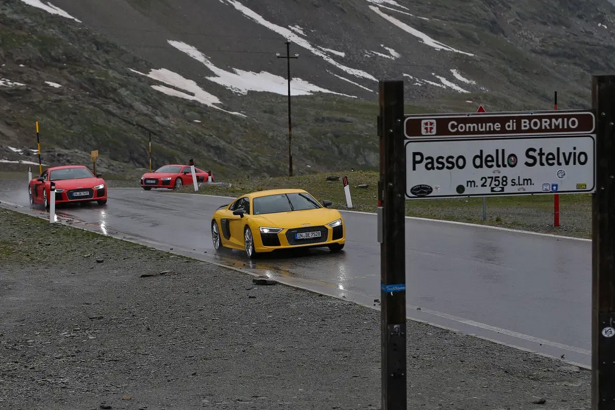 Audi R8 V10 plus Coupé: regina estiva delle alpi (11)