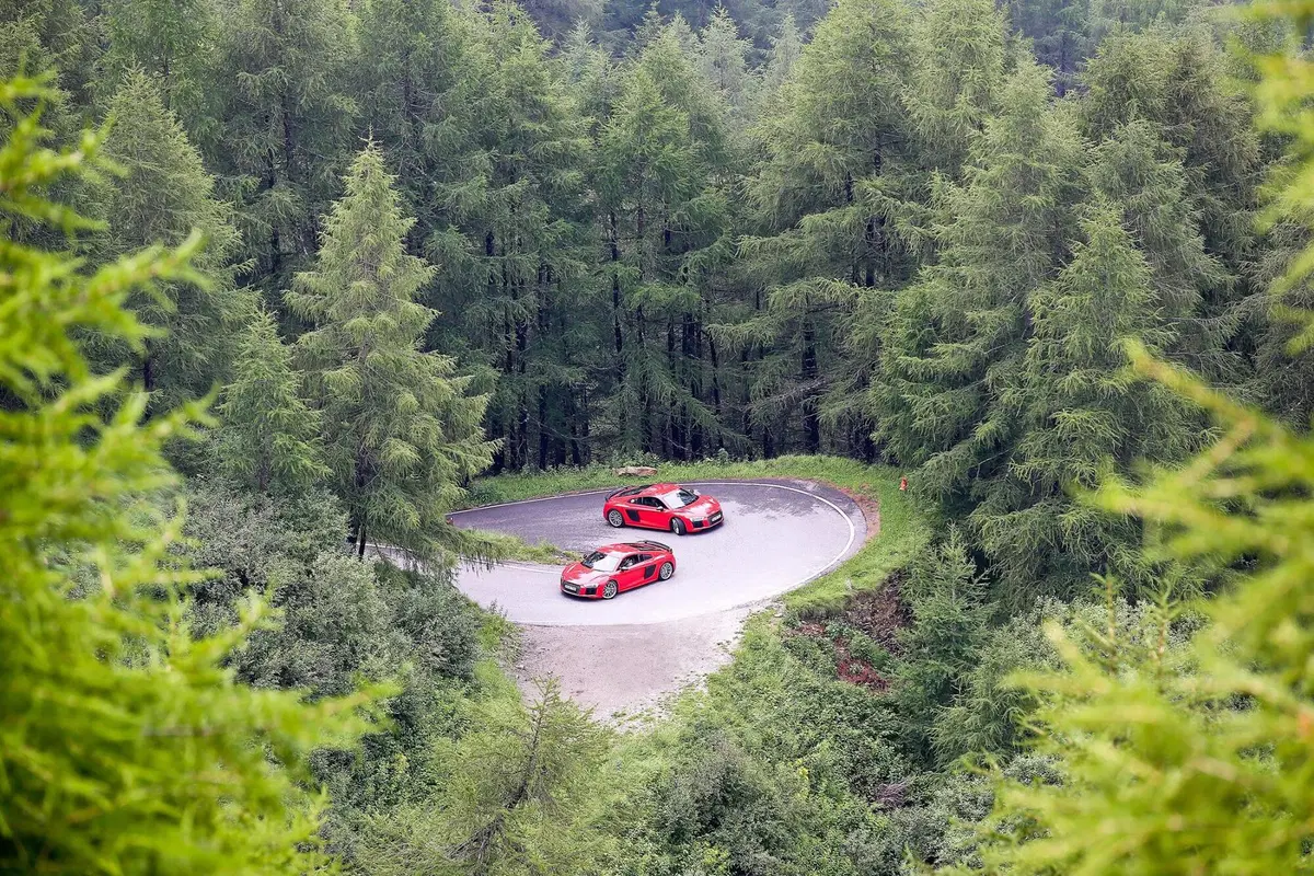 Audi R8 V10 plus Coupé: regina estiva delle alpi (19)