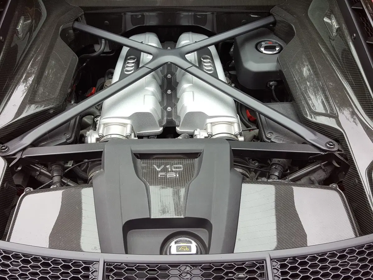 Audi R8 V10 plus Coupé: regina estiva delle alpi (22)