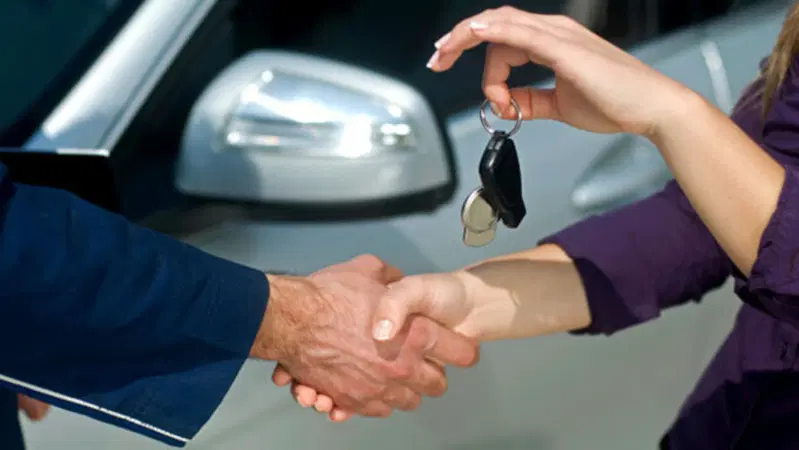 La prova di un'auto usata: solo pochi minuti, cosa cercare, cosa capire