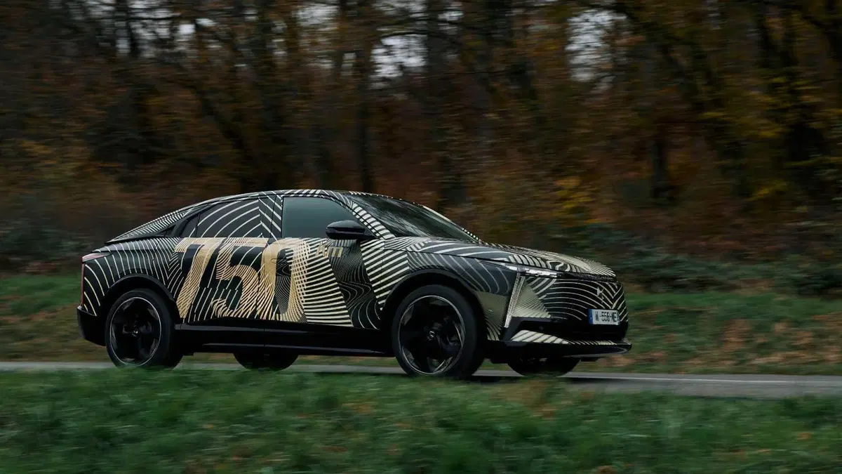 DS svela l'ammiraglia elettrica: la futura regina del segmento premium "Made in Melfi" (2)
