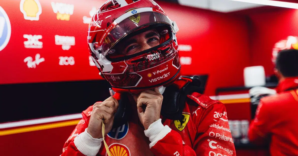 F1. Aria tesa in casa Ferrari, la convivenza pacifica tra Sainz e Leclerc &egrave; finita: "Ogni volta manca di rispetto". Il madrileno preferisce il no comment