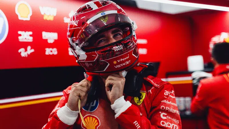 F1. Aria tesa in casa Ferrari, la convivenza pacifica tra Sainz e Leclerc &egrave; finita: "Ogni volta manca di rispetto". Il madrileno preferisce il no comment