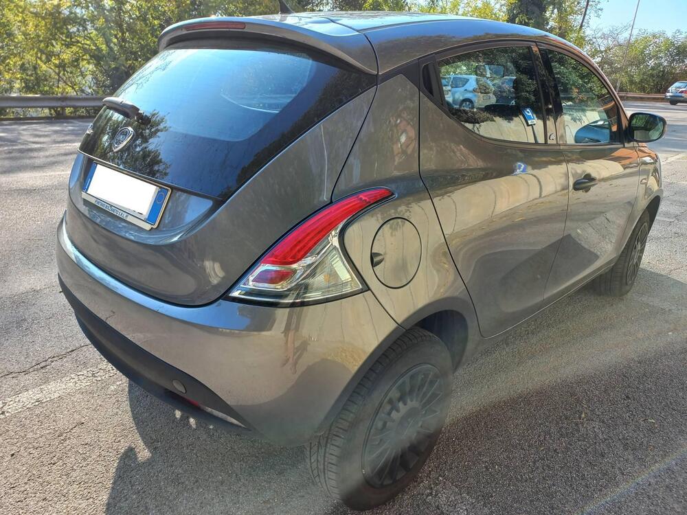 Lancia Ypsilon usata a Genova (3)