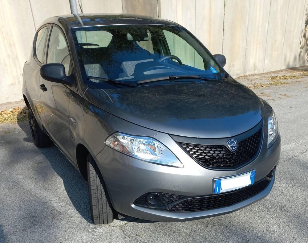 Lancia Ypsilon usata a Genova