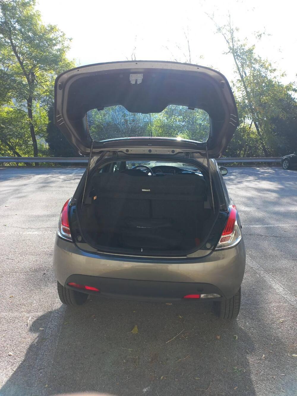 Lancia Ypsilon usata a Genova (5)