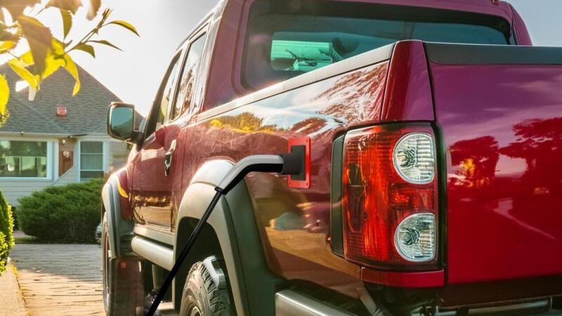 Perfetta per rubare il parcheggio alle auto elettriche: in vendita la finta spina di ricarica