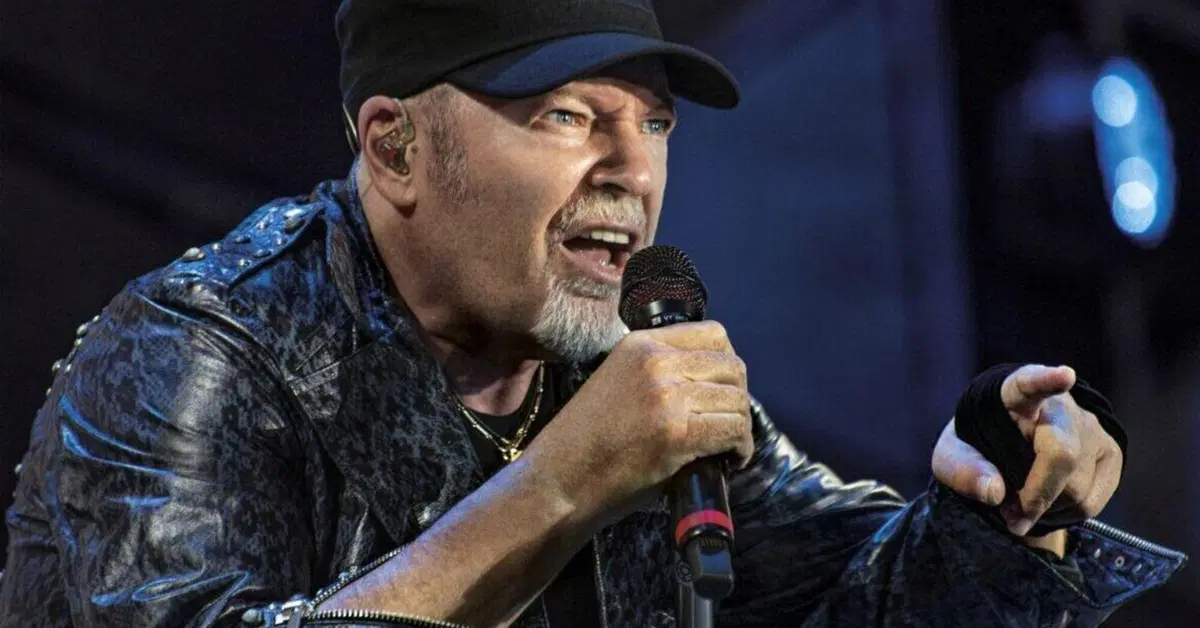 Vasco Rossi prova il robotaxi Waymo: "&Egrave; il futuro"