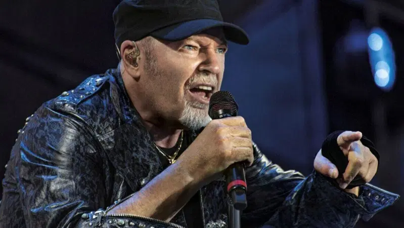Vasco Rossi prova il robotaxi Waymo: "&Egrave; il futuro"