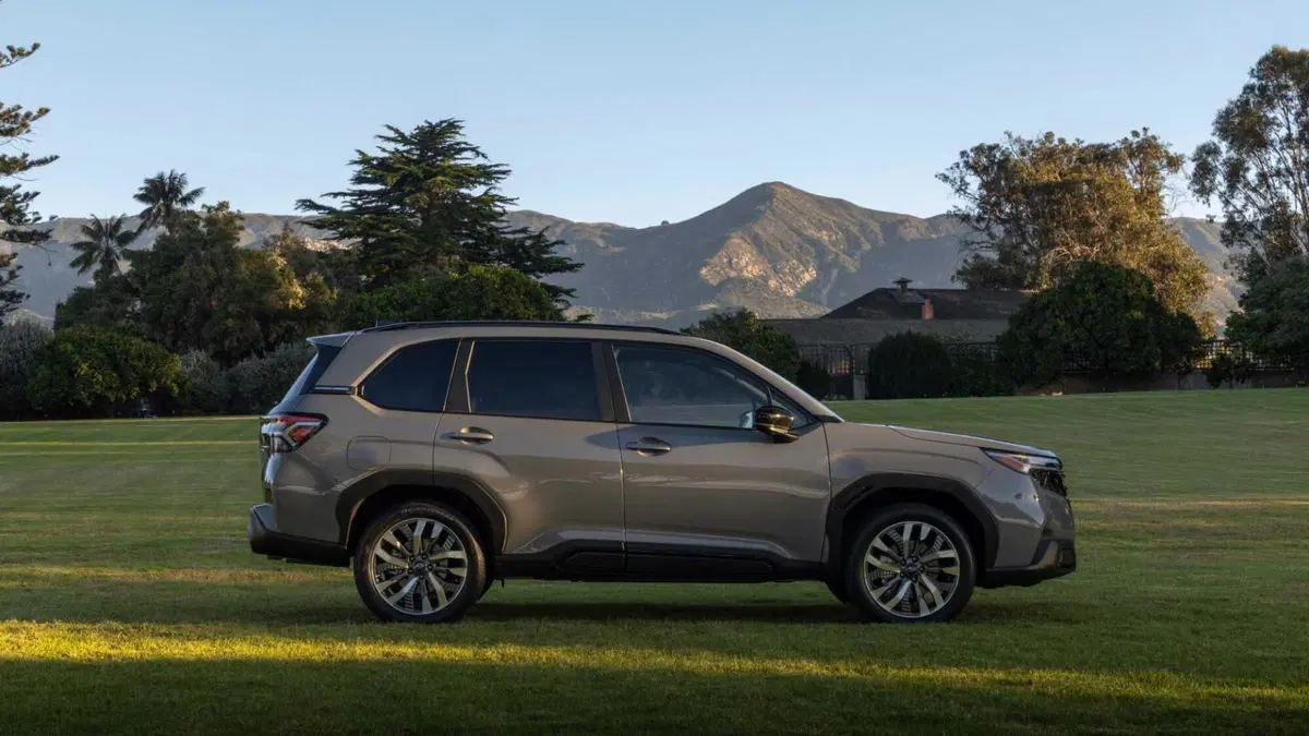 Subaru Forester 2.0i e-boxer Premium lineartronic (3)