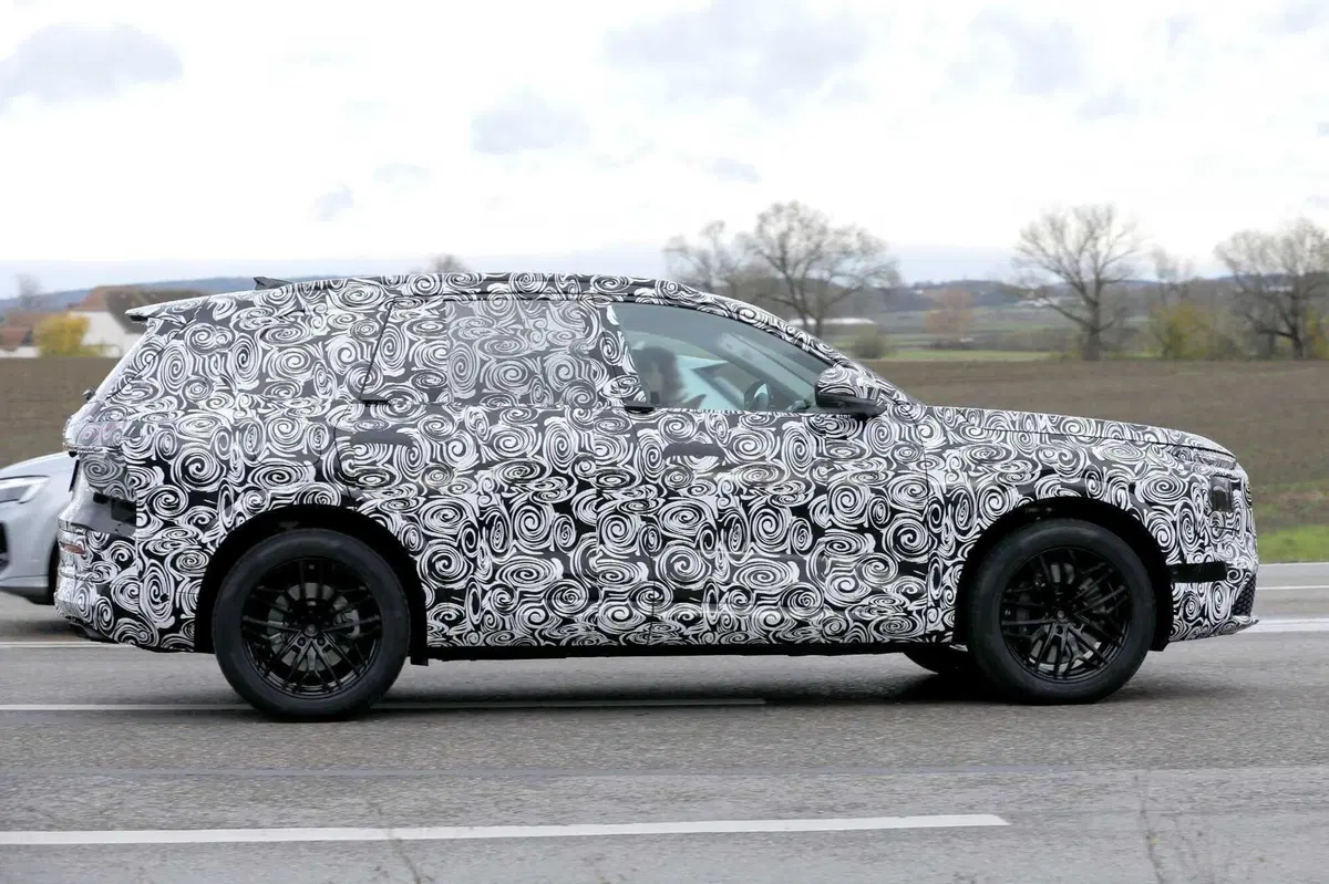 Audi Q7: avvistata la terza generazione, sarà diesel e benzina [Foto Spia] (5)