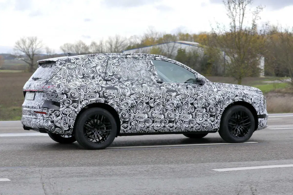 Audi Q7: avvistata la terza generazione, sarà diesel e benzina [Foto Spia] (6)