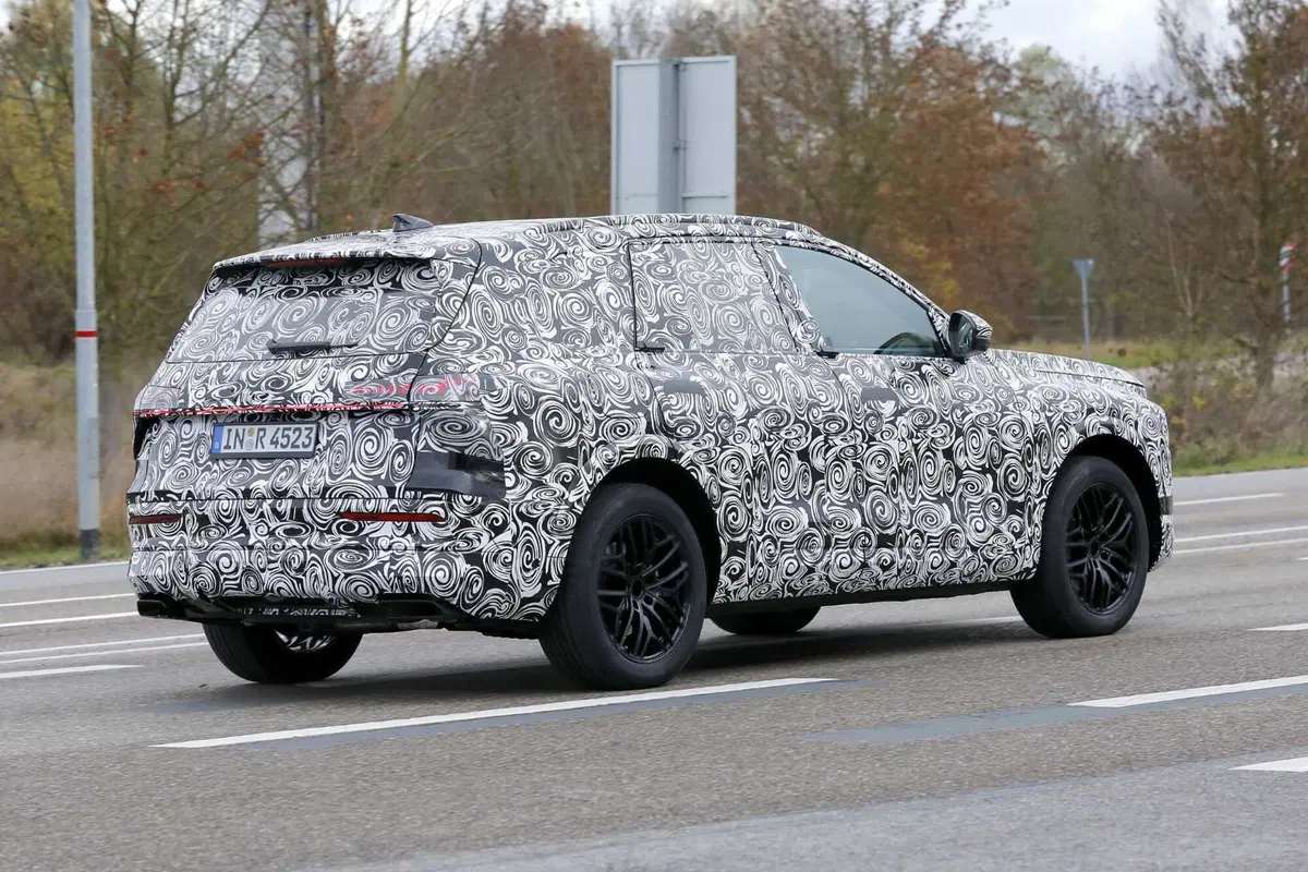 Audi Q7: avvistata la terza generazione, sarà diesel e benzina [Foto Spia] (7)