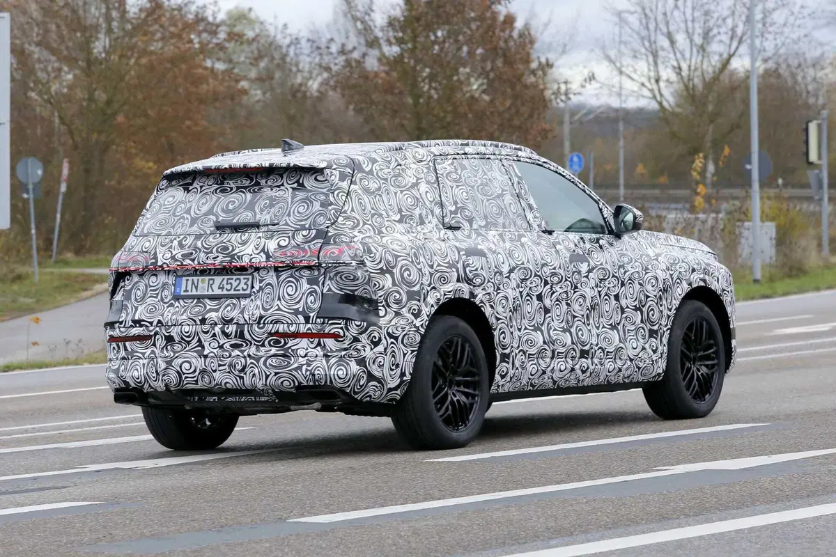 Audi Q7: avvistata la terza generazione, sarà diesel e benzina [Foto Spia] (8)