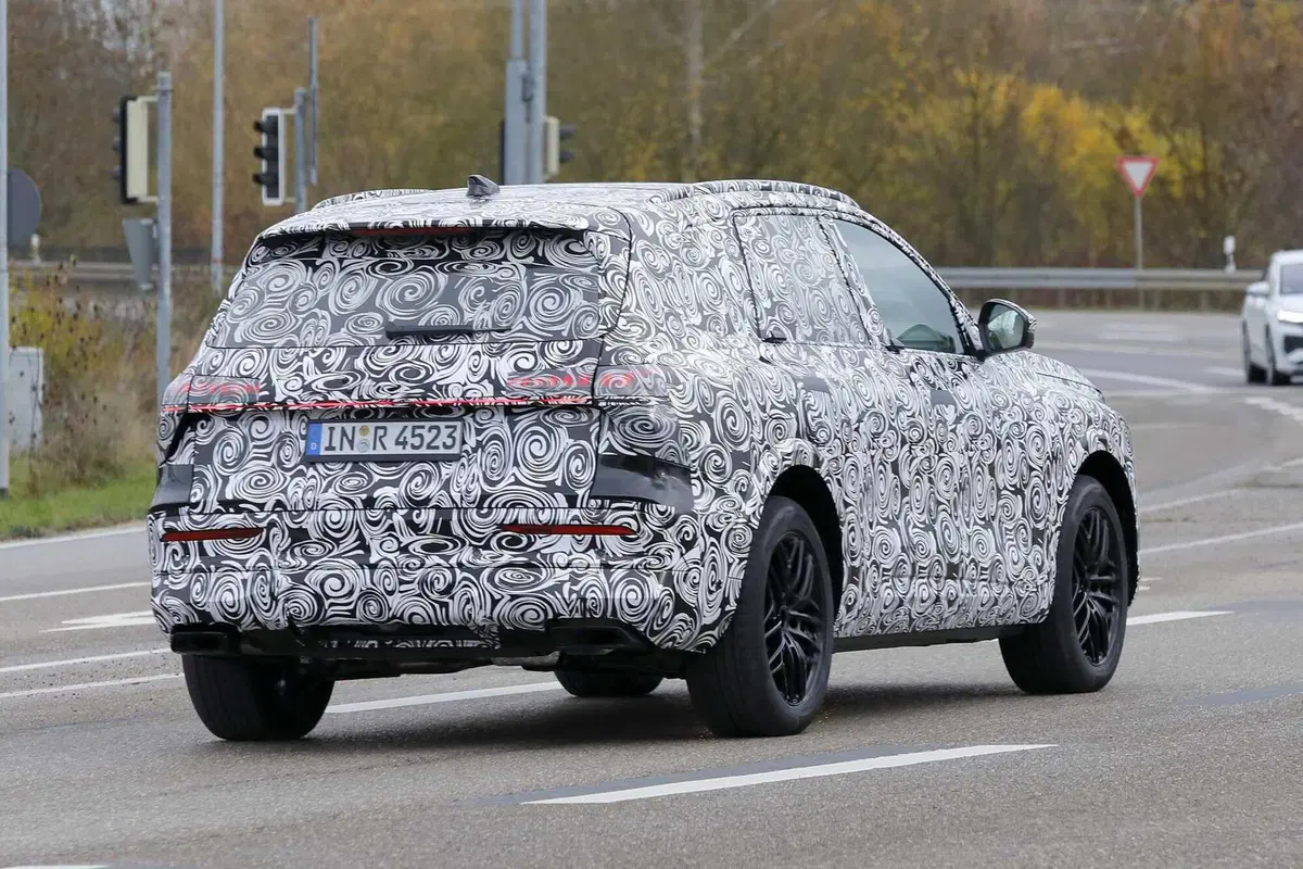 Audi Q7: avvistata la terza generazione, sarà diesel e benzina [Foto Spia] (9)