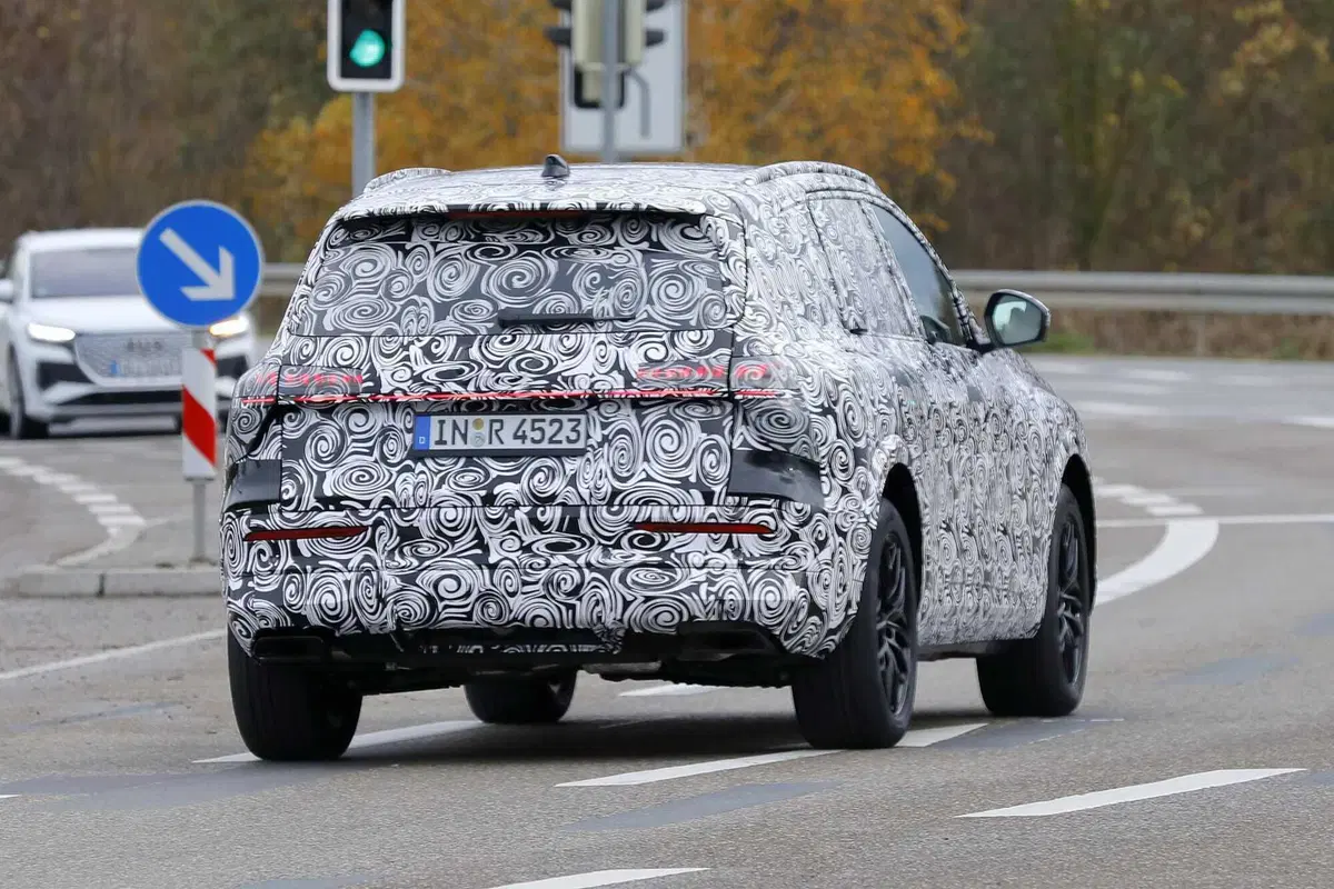 Audi Q7: avvistata la terza generazione, sarà diesel e benzina [Foto Spia] (10)