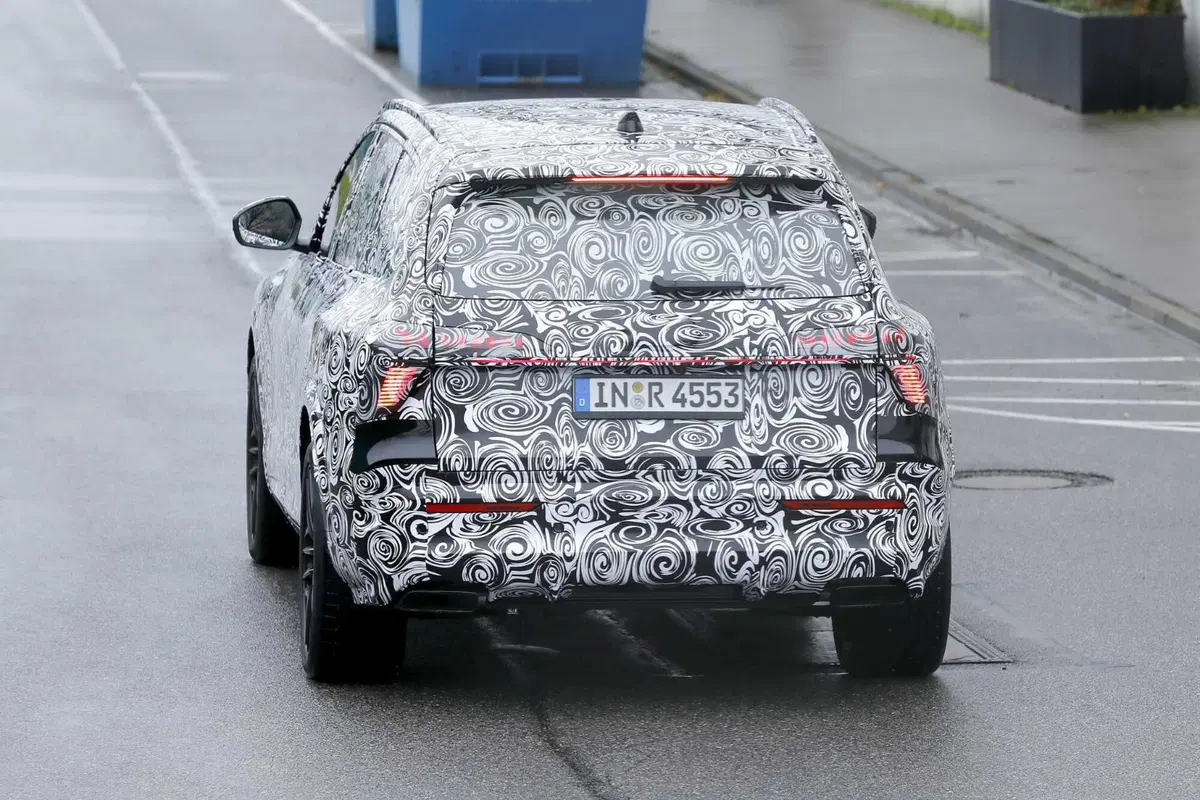 Audi Q7: avvistata la terza generazione, sarà diesel e benzina [Foto Spia] (11)